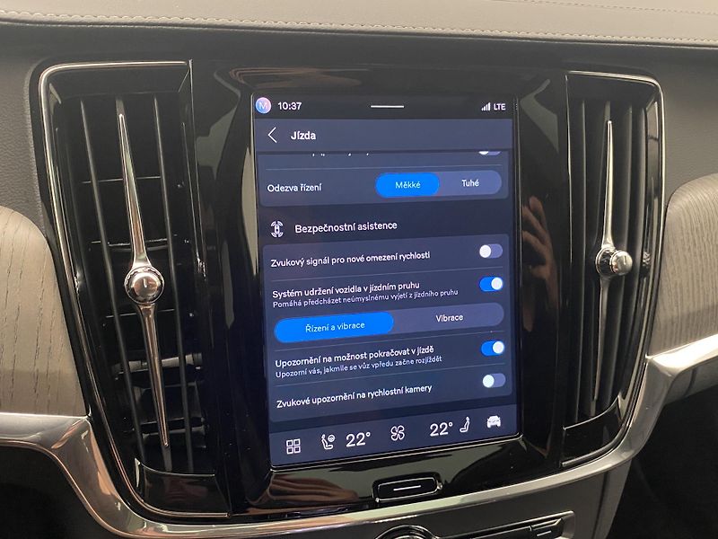 Volvo V90 T8 AWD RECHARGE BRIGHT ULTRA - fotka 48 z 58