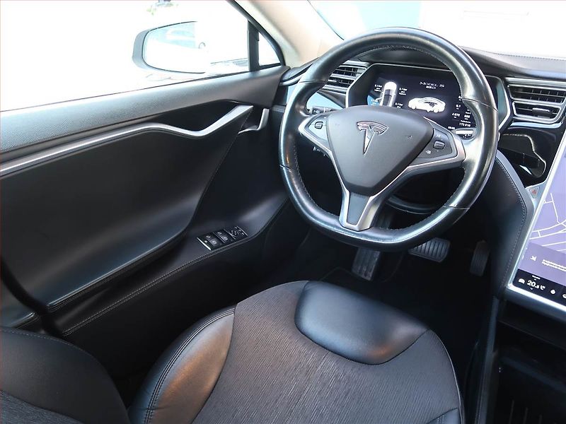 Tesla Model S (2015) 85D, SoH 92% - fotka 7 z 17