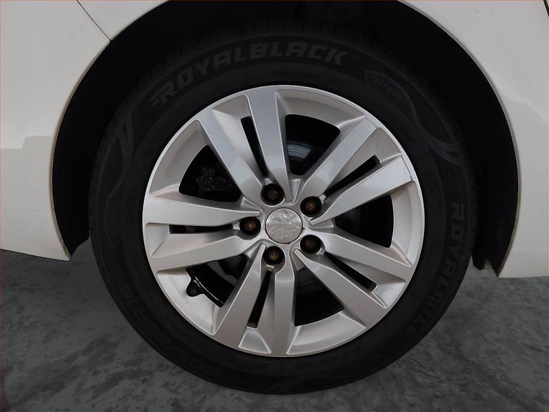 Peugeot 308 (2017) 1.6 BlueHDi, Serv.kniha - fotka 15 z 19