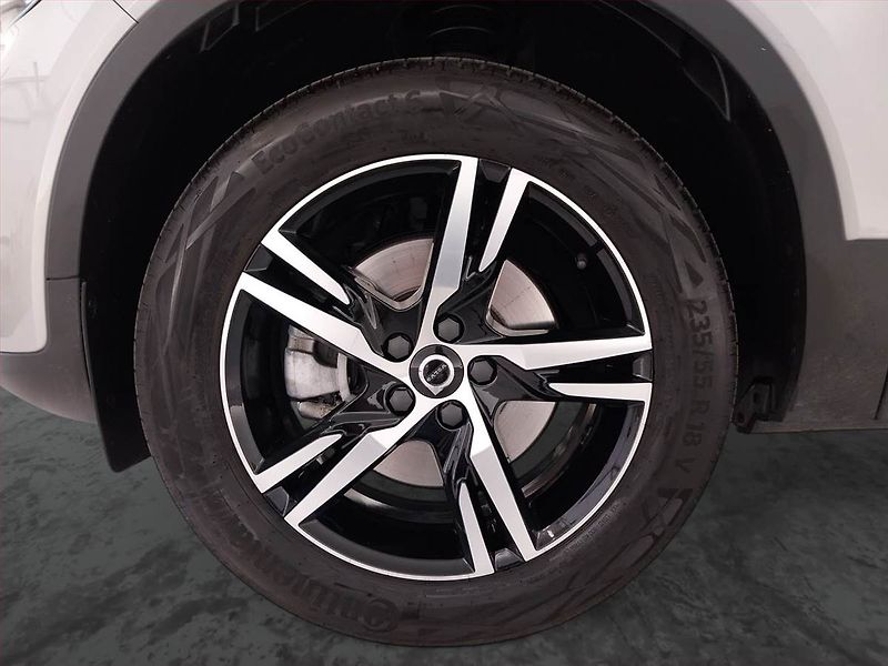Volvo XC40 (2025) B3 - fotka 15 z 22