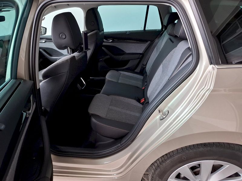 Škoda Octavia (2025) COMBI TOP SELECTION 2,0 TDI 11 - fotka 13 z 50