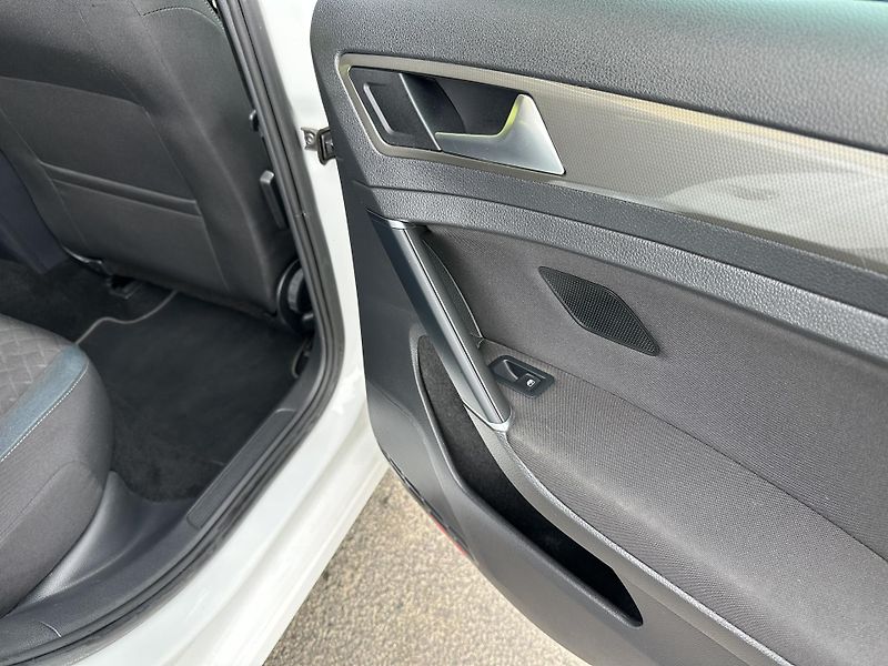 Volkswagen Golf (2019) IQ.DRIVE 1.5TSI110kW 2.Maj. - fotka 26 z 40
