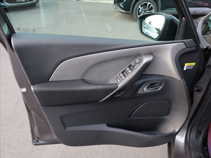 Citroën Grand C4 SpaceTourer 2,0 BHDi,120kW,1majČR,7míst - fotka 25 z 33