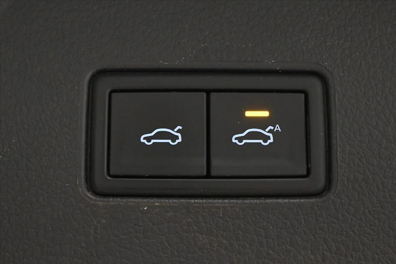 Volkswagen Passat 2,0 TDI 147kW DSG Elegance Zár - fotka 22 z 25