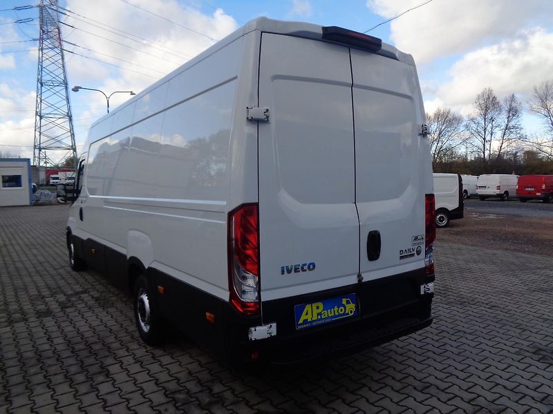 Iveco Daily 2,3 HPT  MAXI AUTOMAT KLIMA - fotka 12 z 32