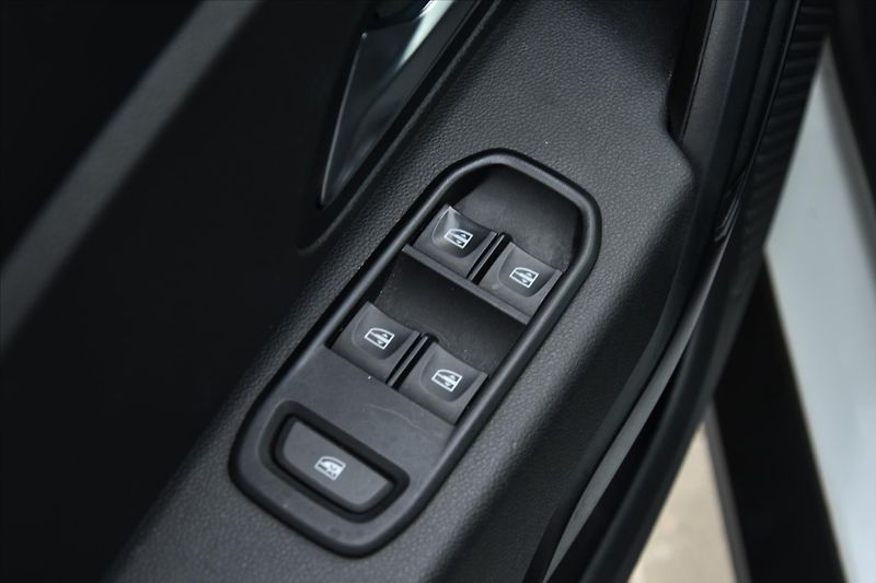 Dacia Duster 1.0TCe 74kW SERVIS. KN. DPH ČR - fotka 22 z 22
