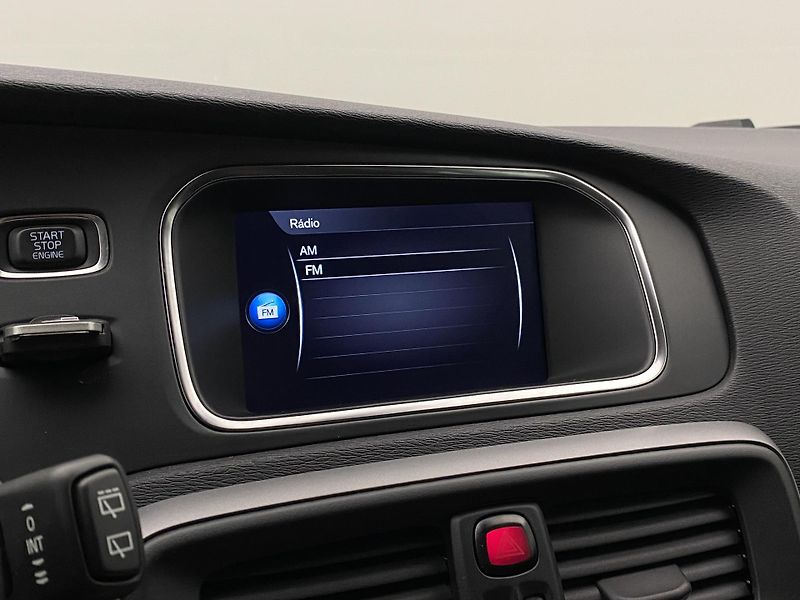 Volvo V40 T2 MOMENTUM  - fotka 35 z 39