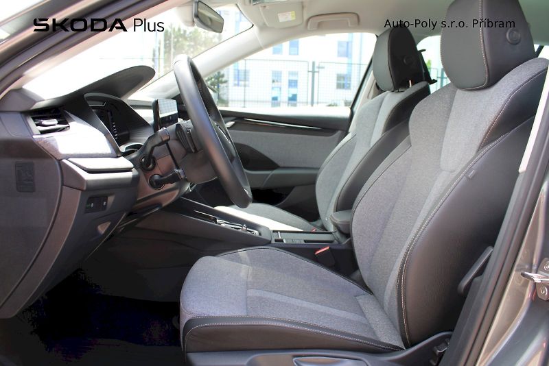 Škoda Octavia (2025) Top Selection 1.5TSI / 110kW 7 - fotka 11 z 24