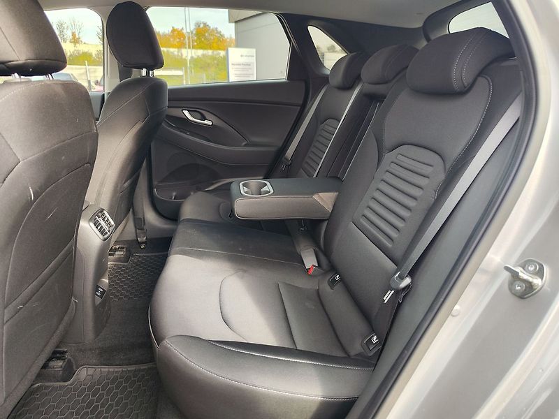 Hyundai i30 1.5 T-GDI/103kW Style DCT - fotka 11 z 34