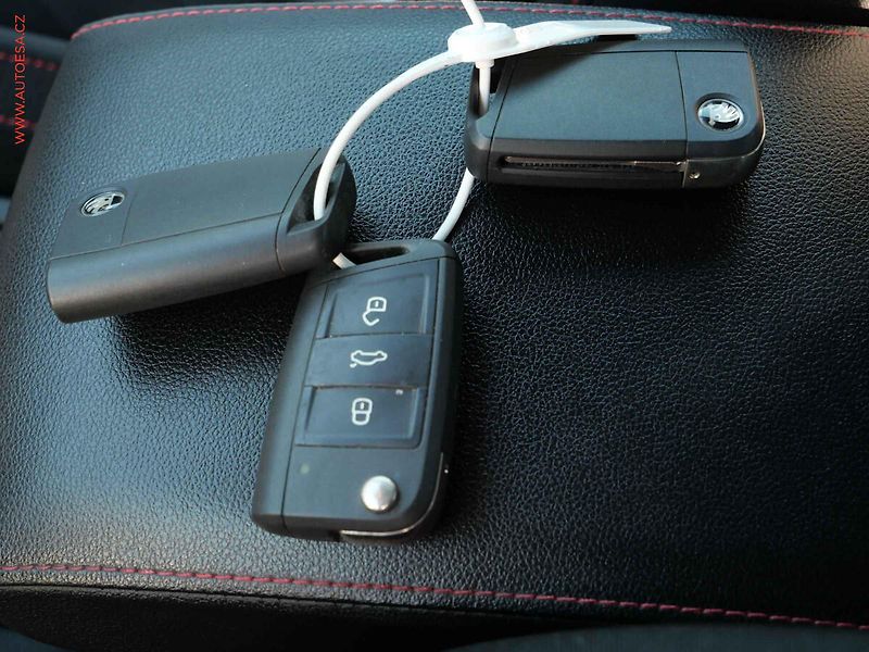 Škoda Octavia (2019) 2.0 TDi, 2.maj,ČR, RS, DSG - fotka 26 z 26