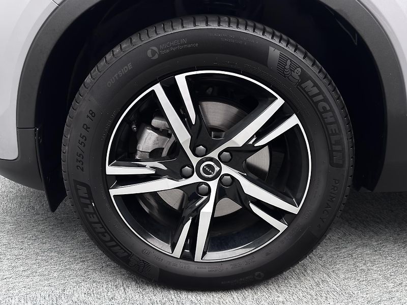Volvo XC40 B4 DARK PLUS CZ 1.maj - fotka 47 z 47