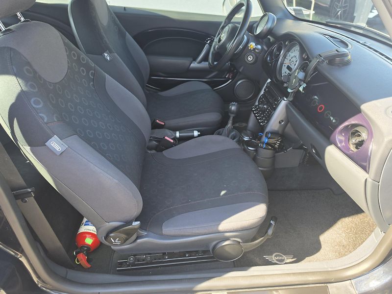 Mini Cooper 1.6 i  - fotka 13 z 17