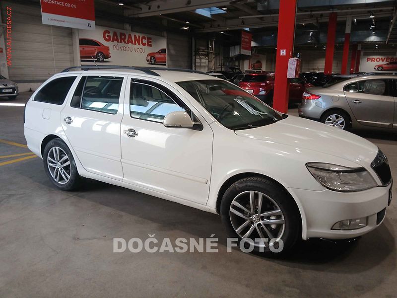 Škoda Octavia (2013) 1.6 TDI, ČR, AC, temp - fotka 3 z 3