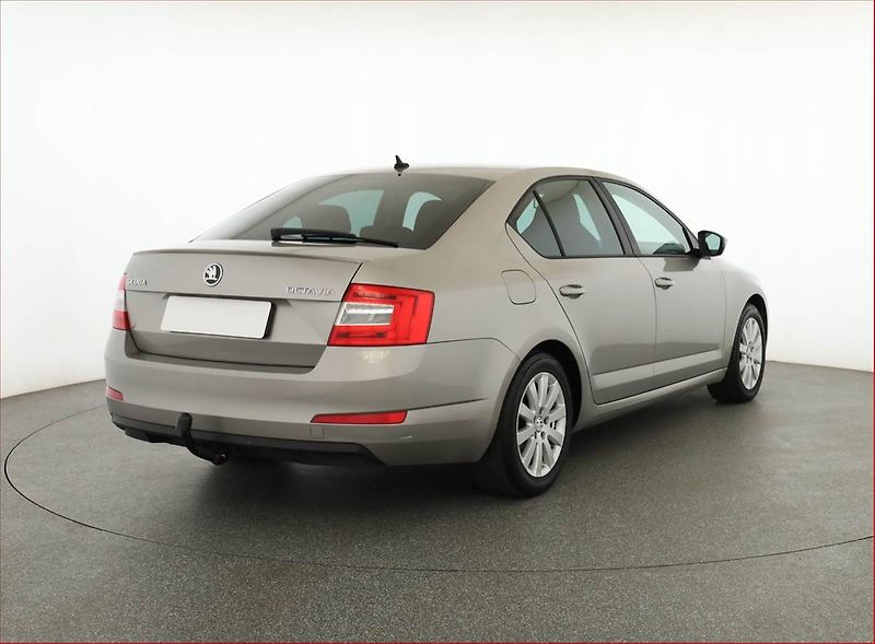 Škoda Octavia (2013) 2.0 TDI, Automat, Navi, Xenony - fotka 5 z 17