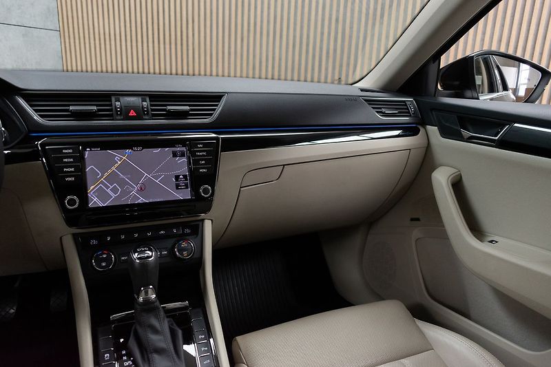 Škoda Superb 2.0 TSI 206kW L&K 4x4*TAŽNÉ*ČR - fotka 10 z 48