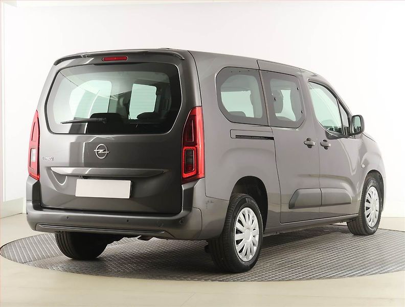 Opel Combo (2021) Edition 1.2 Turbo, 7Míst, 1Maj - fotka 5 z 24