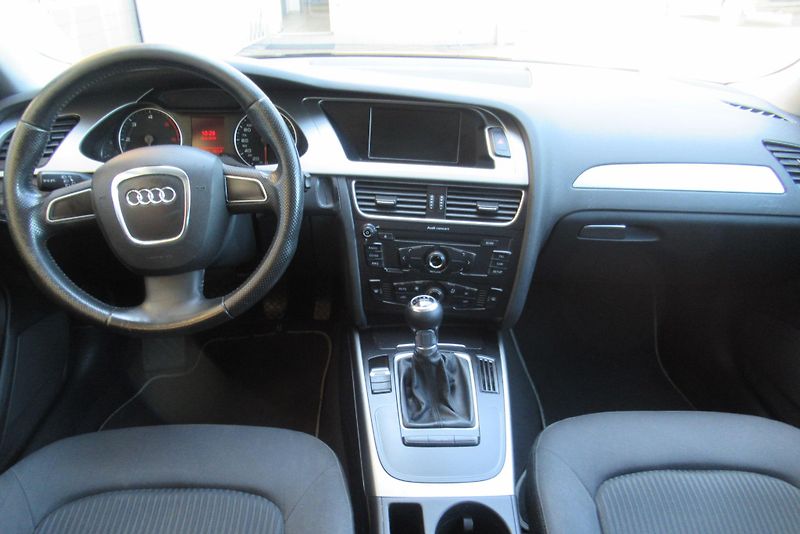 Audi A4 2.0 TDI AUT. KLIMA - fotka 9 z 19