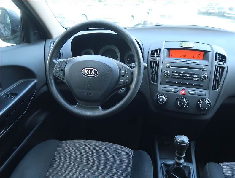 Kia Ceed (2008) 1.4 CVVT, po STK - fotka 7 z 14