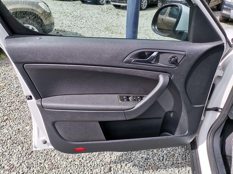 Škoda Yeti (2016) 1.2TSi 81kw Outdoor 1 majitel - fotka 9 z 25