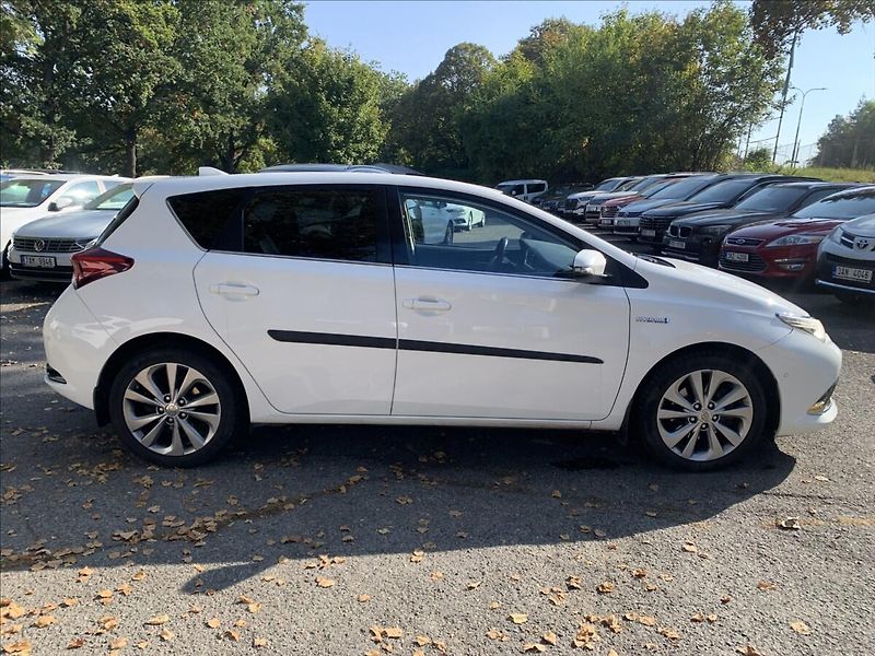 Toyota Auris 1,8 HYBRID 1.MAJ.,ČR,SERVISKA - fotka 4 z 20
