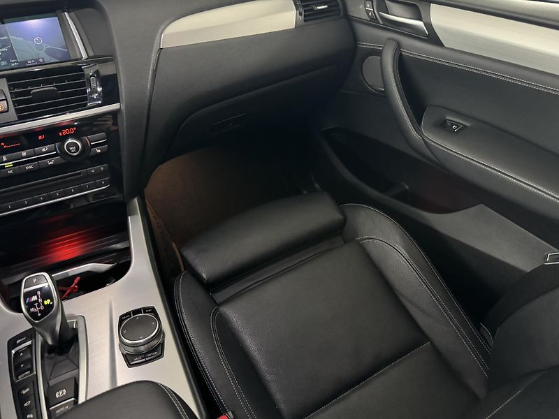 BMW X4 (2017) X4 M40i xDrive HARMAN KARDON - fotka 13 z 35