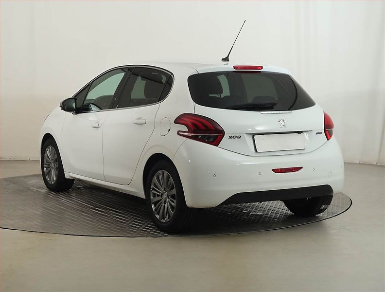 Peugeot 208 (2017) Allure 1.2 PureTech - fotka 4 z 15