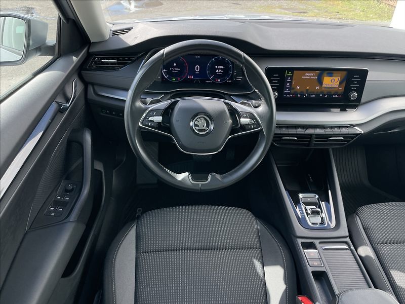 Škoda Octavia 2,0 TDI Combi Ambition Plus - fotka 7 z 23