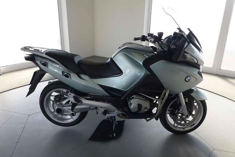 BMW R 18 B pohání mohutný dvouválcový boxer.