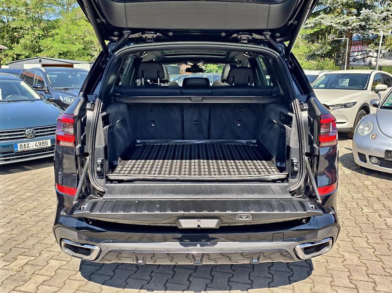 BMW X5 xDrive40d 250kW M-PAKET, DPH - fotka 12 z 28