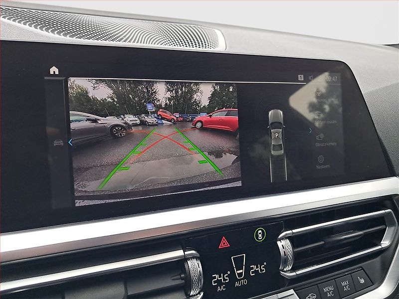 BMW Řada 3 (2021) 330 e xDrive - fotka 21 z 24
