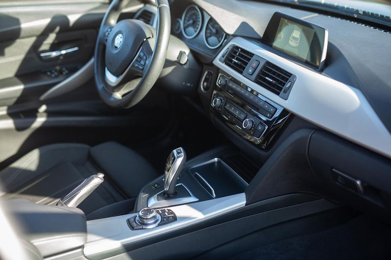 BMW Řada 3 (2017) xDrive - fotka 6 z 24