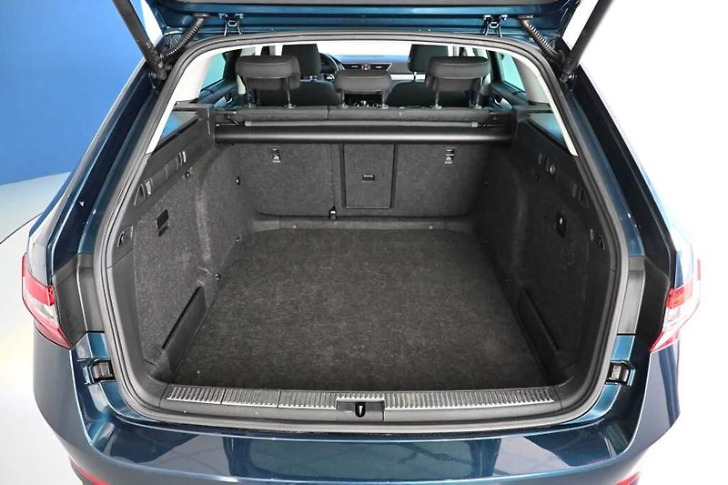 Škoda Superb (2022) 2.0 DSG LED VIRTUAL ACC Kamera - fotka 8 z 36