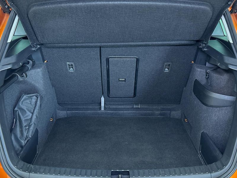 Škoda Karoq Selection DSG - fotka 10 z 29