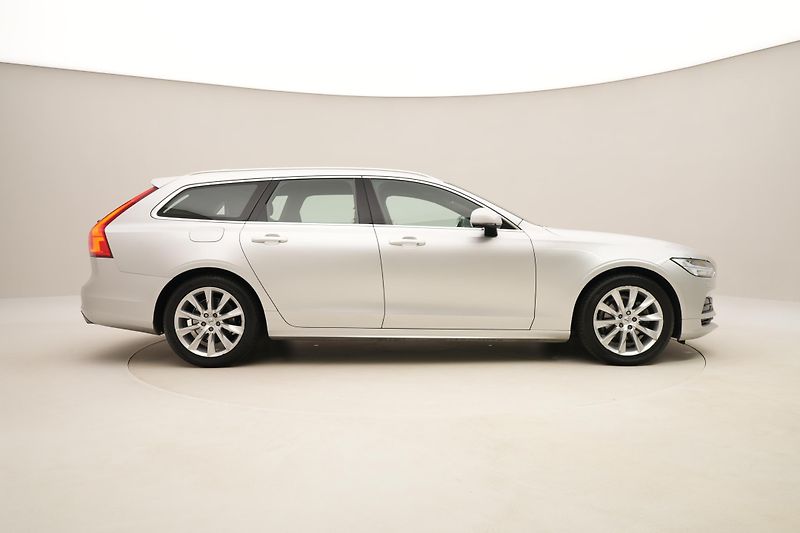 Volvo V90 D4 MOMENTUM AUT - fotka 14 z 39
