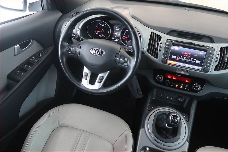Kia Sportage (2015) 1.6 GDI, Navi, Tempomat - fotka 7 z 12