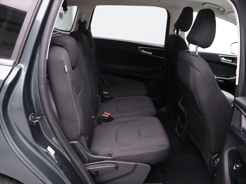 Ford S-MAX 2,0 TDCI 140kW Aut. Titanium - fotka 13 z 32