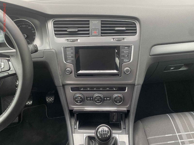 Volkswagen Golf (2015) 1.4 TSi, Lounge, TZ, navi - fotka 12 z 17