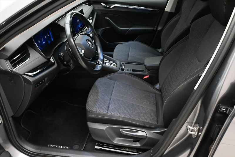 Škoda Octavia 2,0 TDI 110kW DSG Style Záruka - fotka 13 z 33