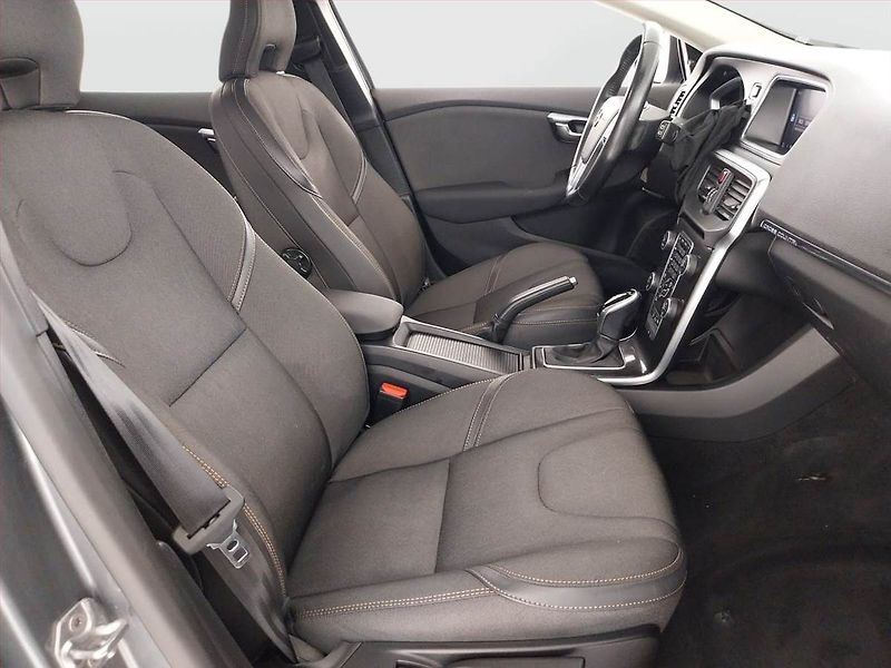 Volvo V40 (2019) 2.0 D3, Automat, Serv.kniha - fotka 9 z 21