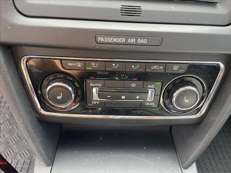 Škoda Superb 2,0 TDi 103kw Elegance Facelif - fotka 18 z 36