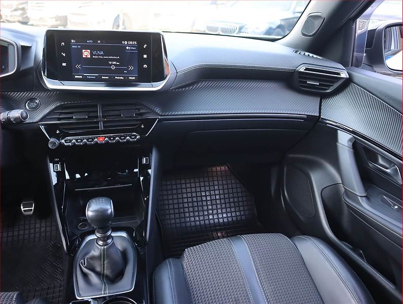 Peugeot 2008 (2020) GT Line 1.2 PureTech - fotka 8 z 19