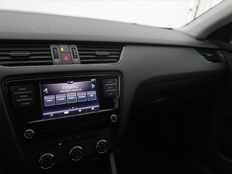 Škoda Octavia (2018) Ambition 1.6 TDI, Tempomat - fotka 12 z 16