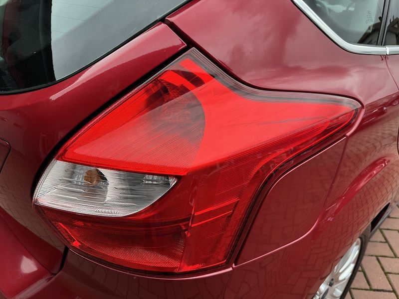 Ford Focus (2011) 1.6 Ti-VCT Digi Klima Tempomat - fotka 40 z 48