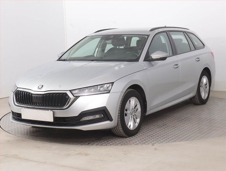 Škoda Octavia (2022) Ambition 2.0 TDI, ČR,1.maj - fotka 2 z 15
