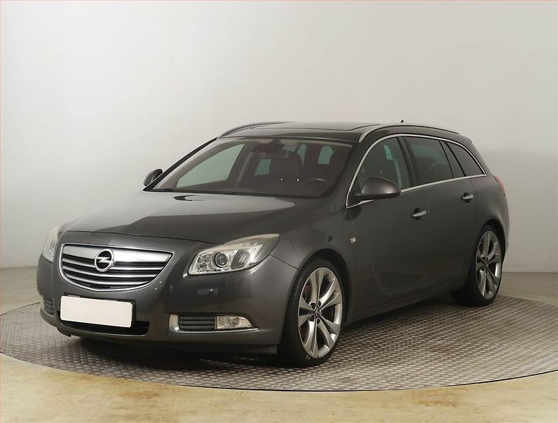 Opel Insignia (2010) 2.0 CDTI, Tažné, jezdí dobře - fotka 2 z 20