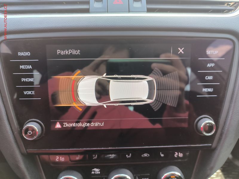 Škoda Octavia (2019) 1.6 TDi, ČR, Style, LED - fotka 15 z 24