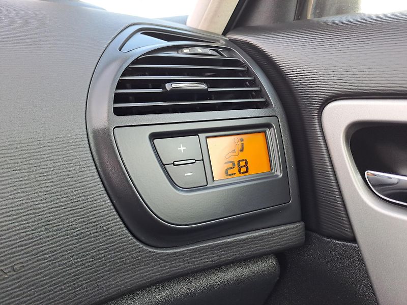 Citroën C4 Picasso (2012) 1.6 HDi SERVISOVANÝ VŮZ - fotka 22 z 29