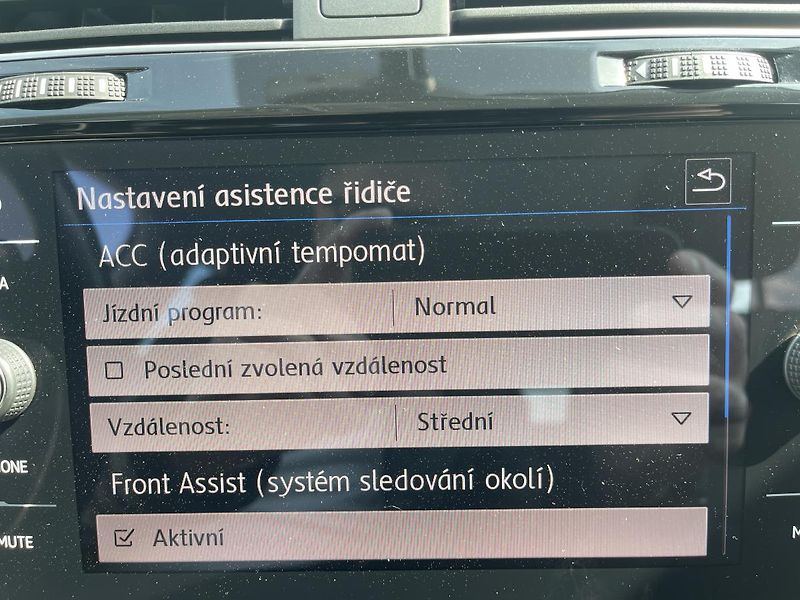 Volkswagen Golf 2.0TDi DSG HIGHL-NEHAV-Dph-ČR! - fotka 27 z 40