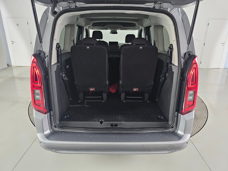 Toyota ProAce City Verso (2025) L2 1.2T 110k FAMILY 7S LONG - fotka 19 z 20