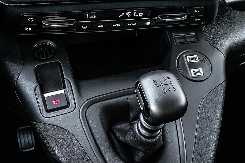 Citroën Berlingo (2026) 1,2 XL PLUS PROFI benzín+ STYL - fotka 17 z 19